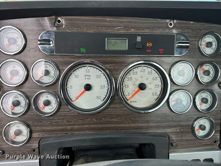 image for item IE9062 2014 Freightliner  Coronado semi truck