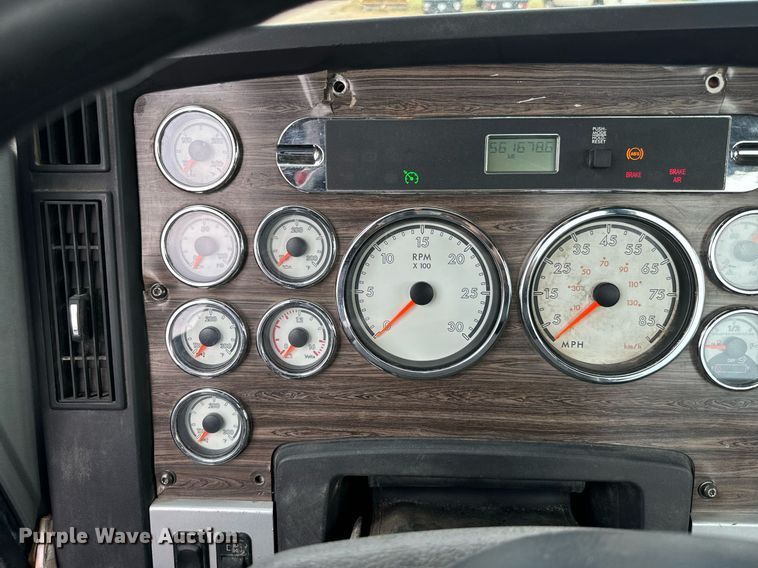 image for item IE9062 2014 Freightliner  Coronado semi truck