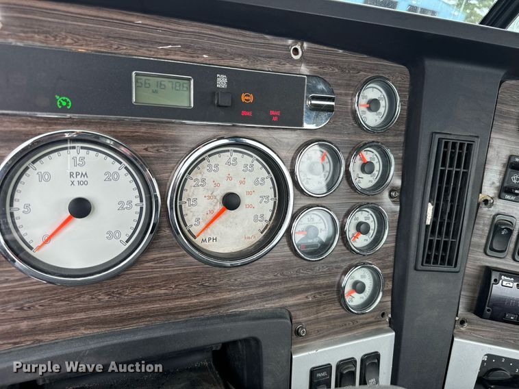 image for item IE9062 2014 Freightliner  Coronado semi truck