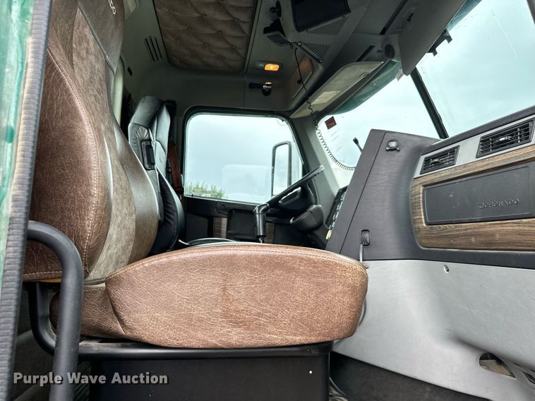 image for item IE9062 2014 Freightliner  Coronado semi truck