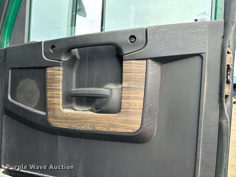 image for item IE9062 2014 Freightliner  Coronado semi truck