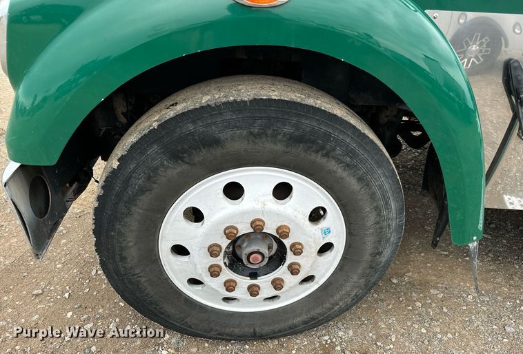 image for item IE9062 2014 Freightliner  Coronado semi truck