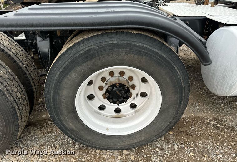 image for item IE9062 2014 Freightliner  Coronado semi truck