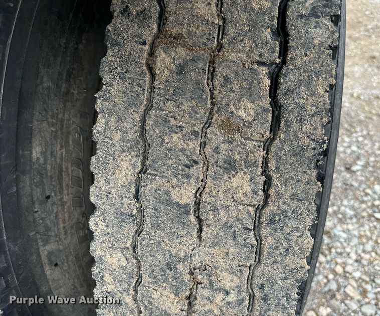 image for item IE9062 2014 Freightliner  Coronado semi truck