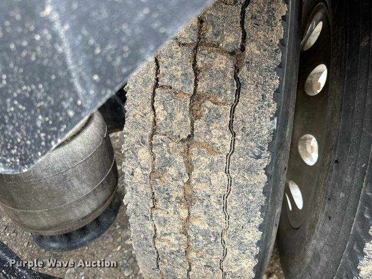 image for item IE9062 2014 Freightliner  Coronado semi truck