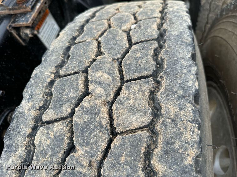 image for item IE9062 2014 Freightliner  Coronado semi truck