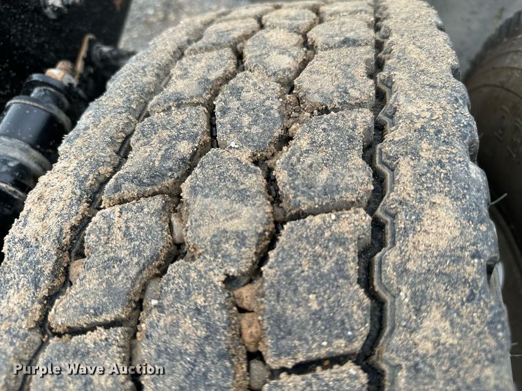 image for item IE9062 2014 Freightliner  Coronado semi truck