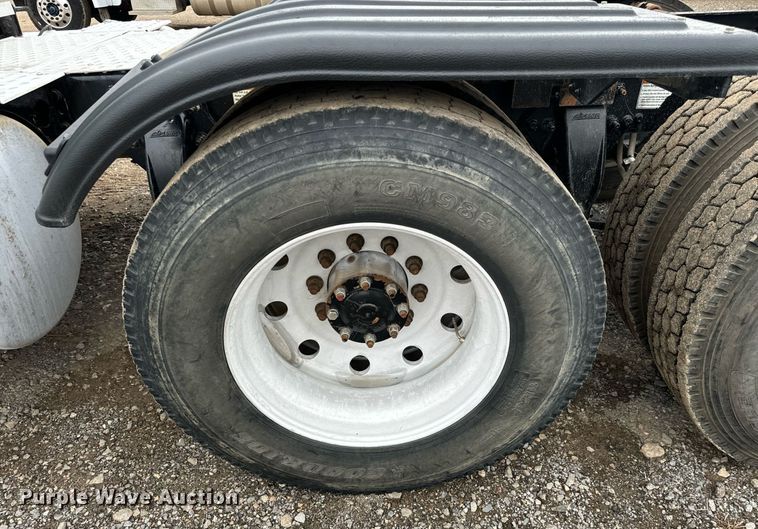 image for item IE9062 2014 Freightliner  Coronado semi truck