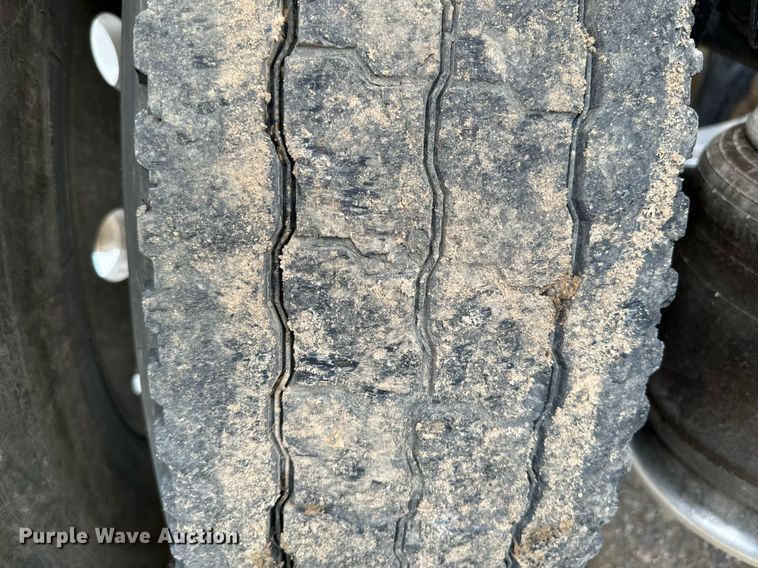 image for item IE9062 2014 Freightliner  Coronado semi truck