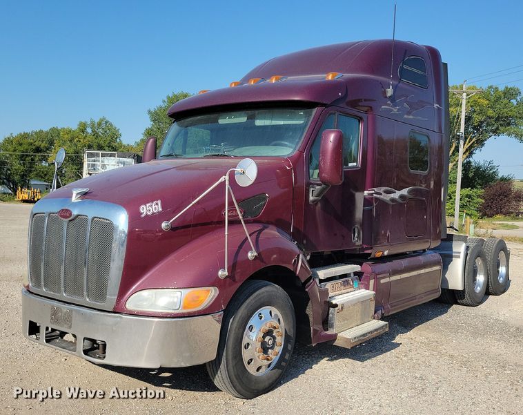 image for item JO9464 2005 Peterbilt 387 semi truck