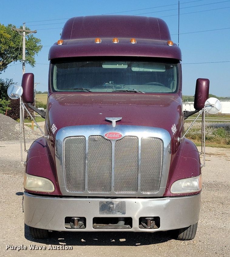 image for item JO9464 2005 Peterbilt 387 semi truck