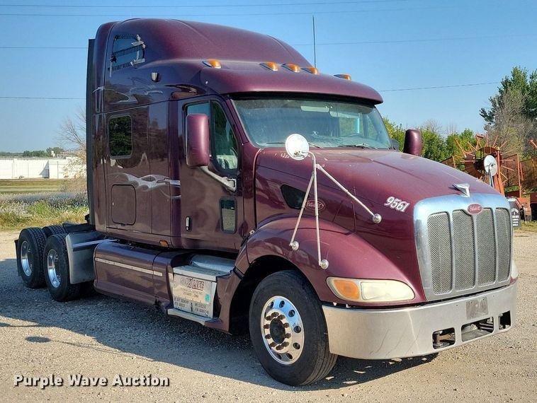 image for item JO9464 2005 Peterbilt 387 semi truck