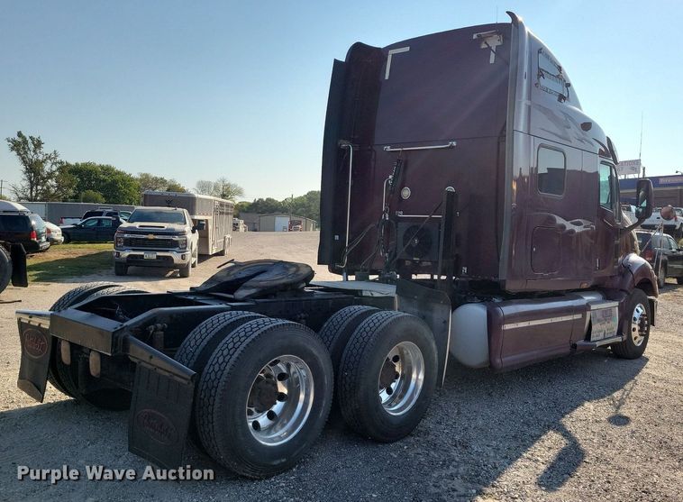 image for item JO9464 2005 Peterbilt 387 semi truck