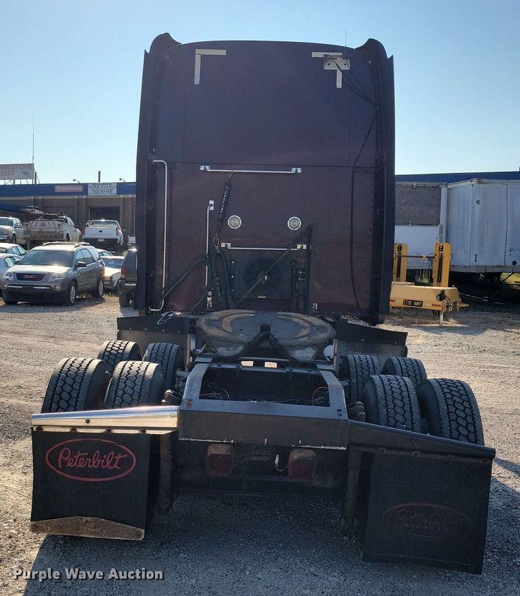 image for item JO9464 2005 Peterbilt 387 semi truck