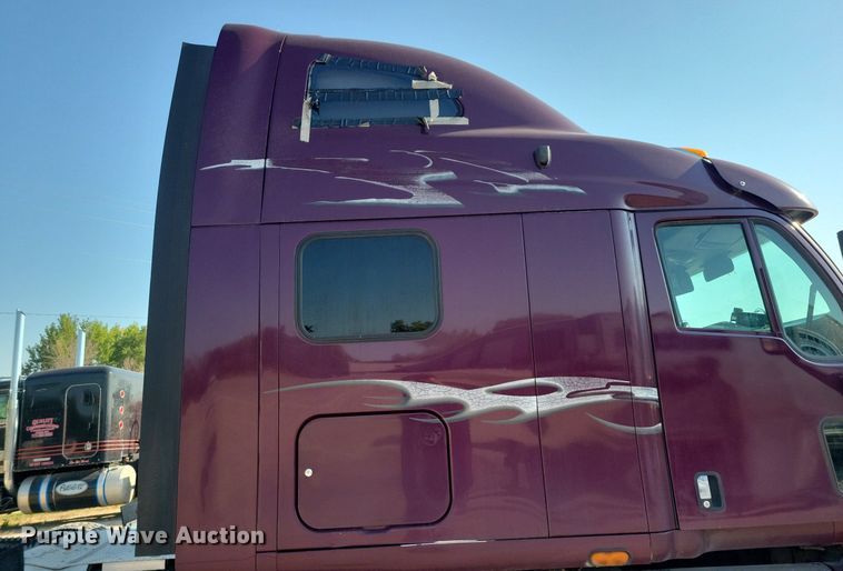 image for item JO9464 2005 Peterbilt 387 semi truck