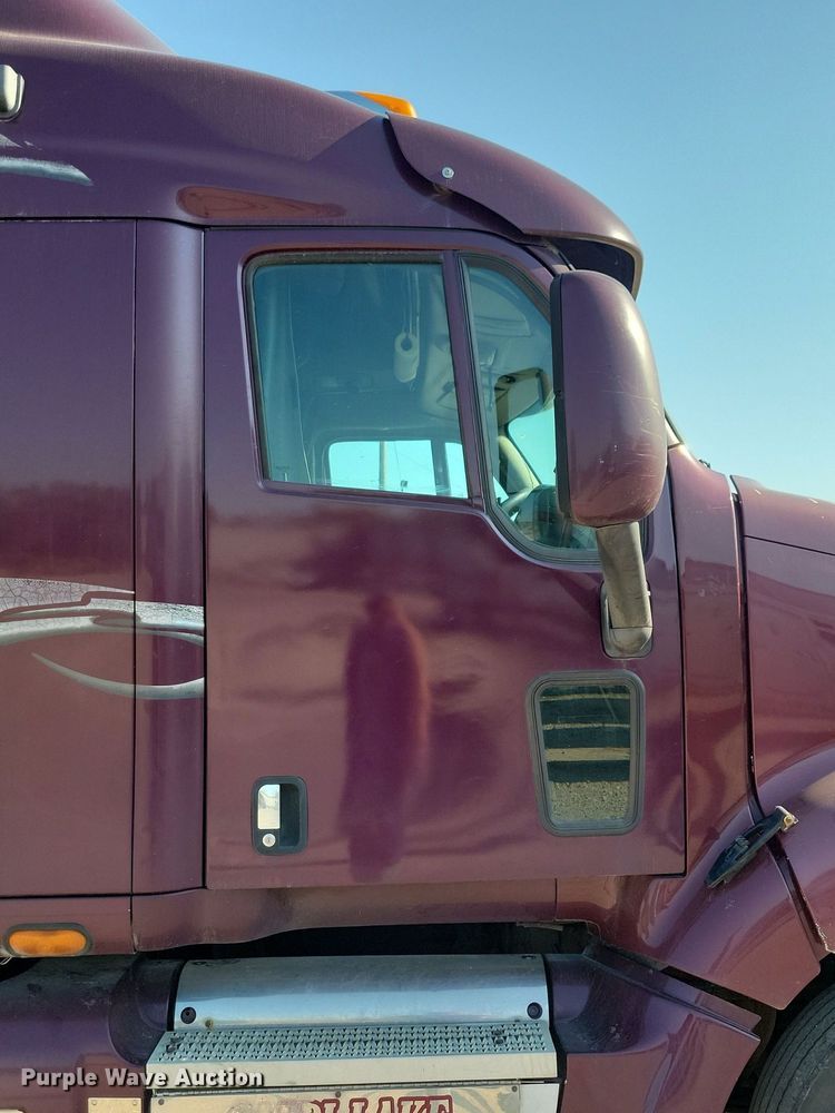 image for item JO9464 2005 Peterbilt 387 semi truck