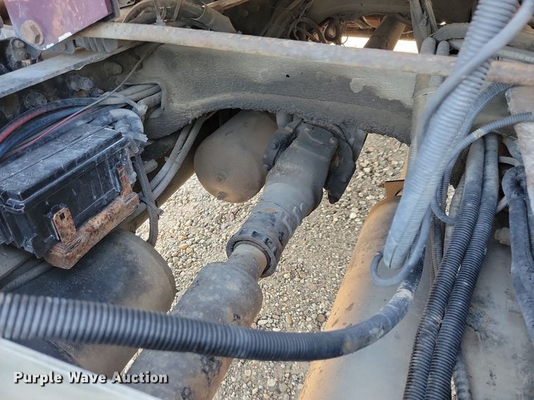 image for item JO9464 2005 Peterbilt 387 semi truck