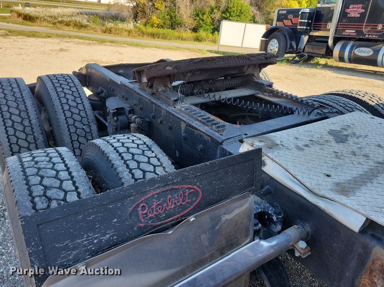image for item JO9464 2005 Peterbilt 387 semi truck
