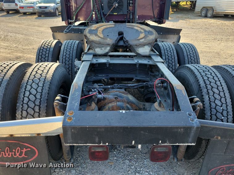 image for item JO9464 2005 Peterbilt 387 semi truck