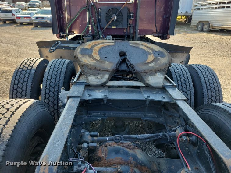 image for item JO9464 2005 Peterbilt 387 semi truck