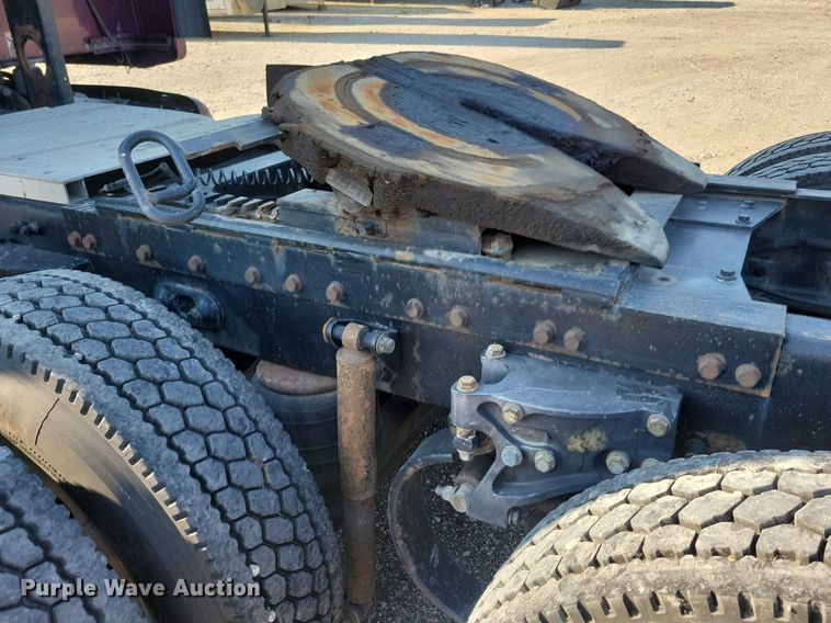 image for item JO9464 2005 Peterbilt 387 semi truck