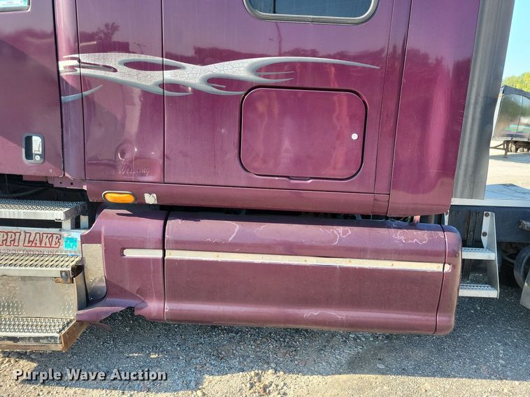 image for item JO9464 2005 Peterbilt 387 semi truck