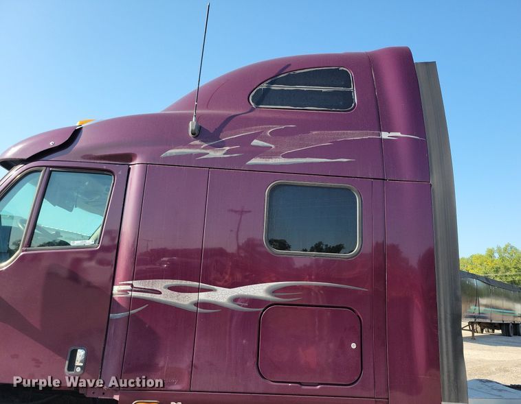 image for item JO9464 2005 Peterbilt 387 semi truck