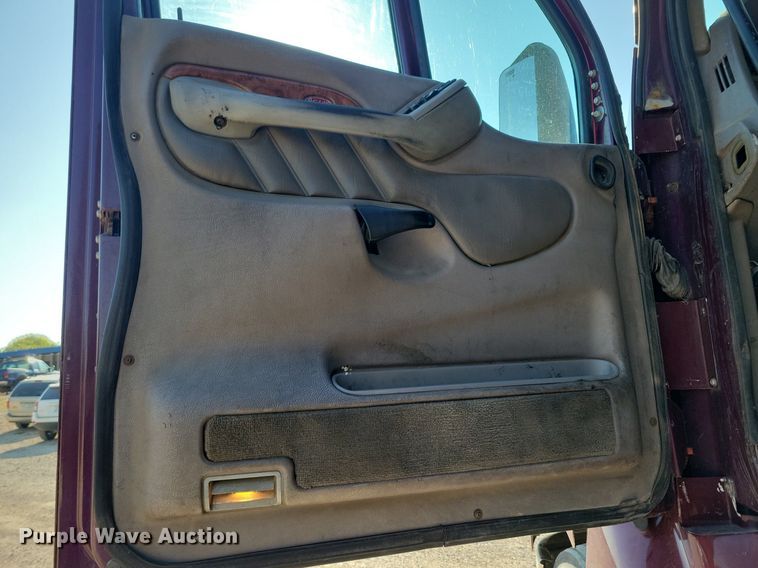 image for item JO9464 2005 Peterbilt 387 semi truck