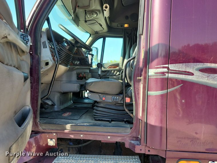 image for item JO9464 2005 Peterbilt 387 semi truck