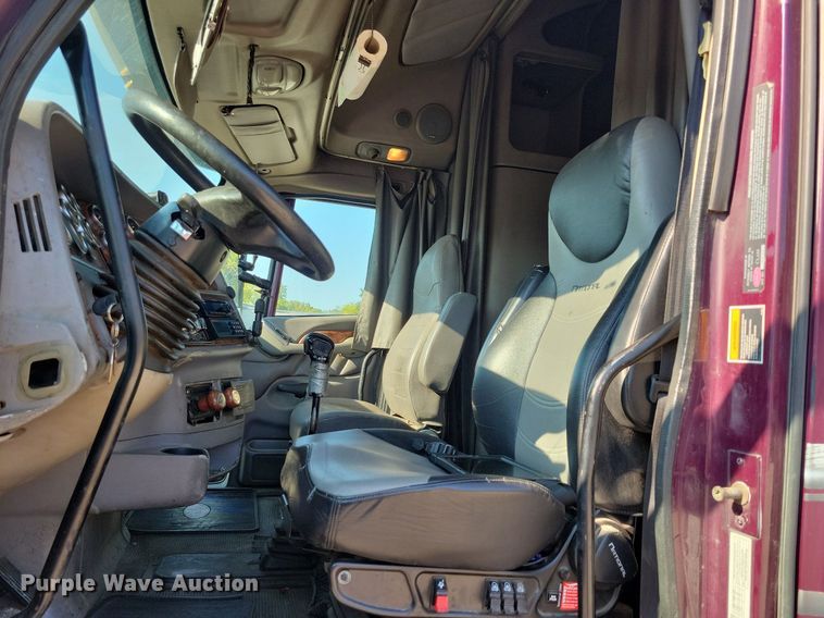 image for item JO9464 2005 Peterbilt 387 semi truck