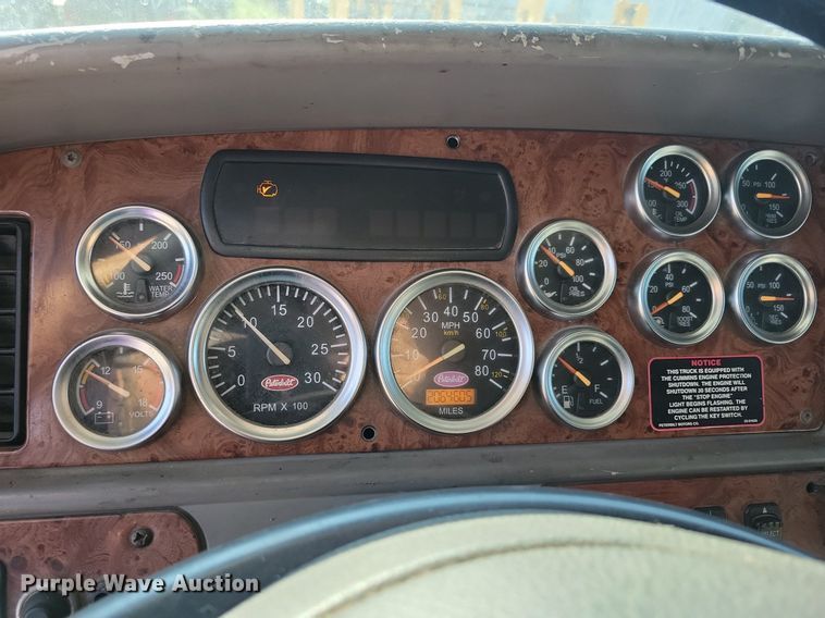 image for item JO9464 2005 Peterbilt 387 semi truck