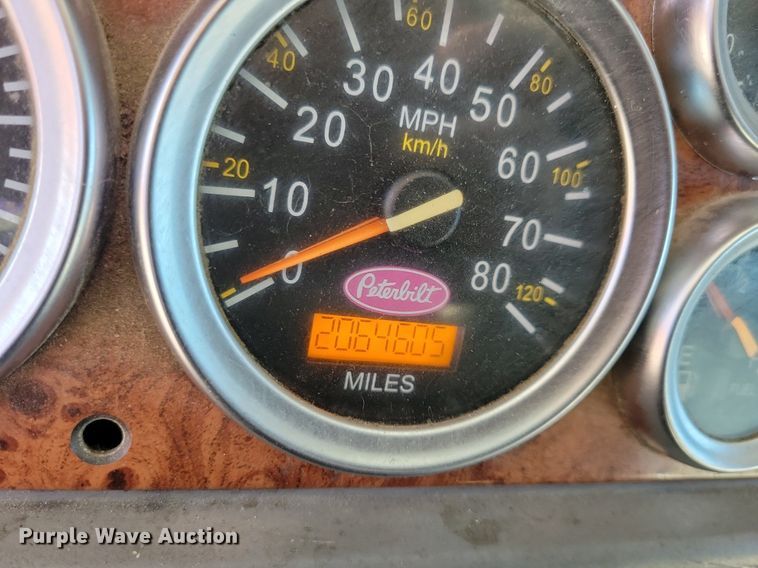 image for item JO9464 2005 Peterbilt 387 semi truck