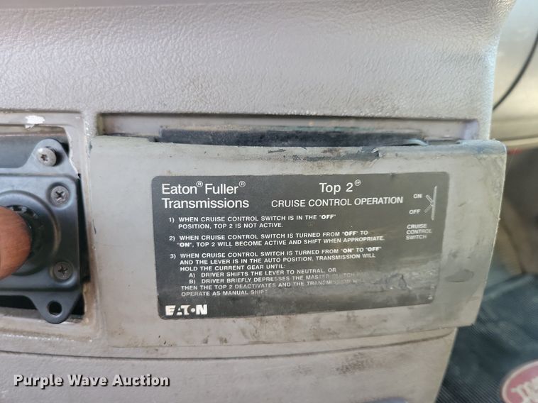 image for item JO9464 2005 Peterbilt 387 semi truck