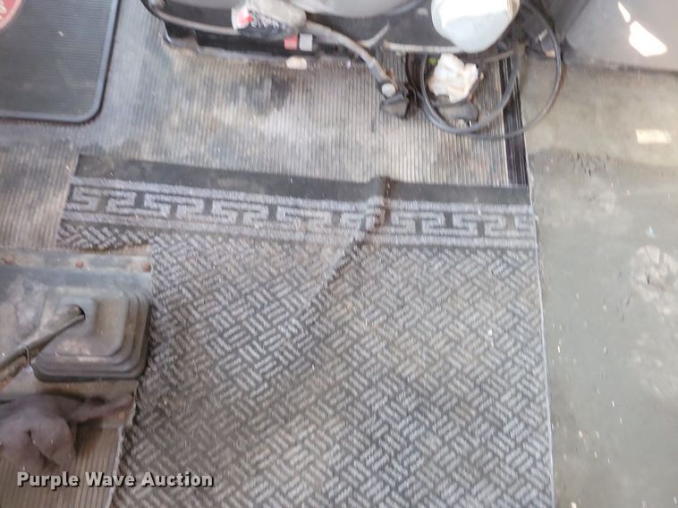 image for item JO9464 2005 Peterbilt 387 semi truck