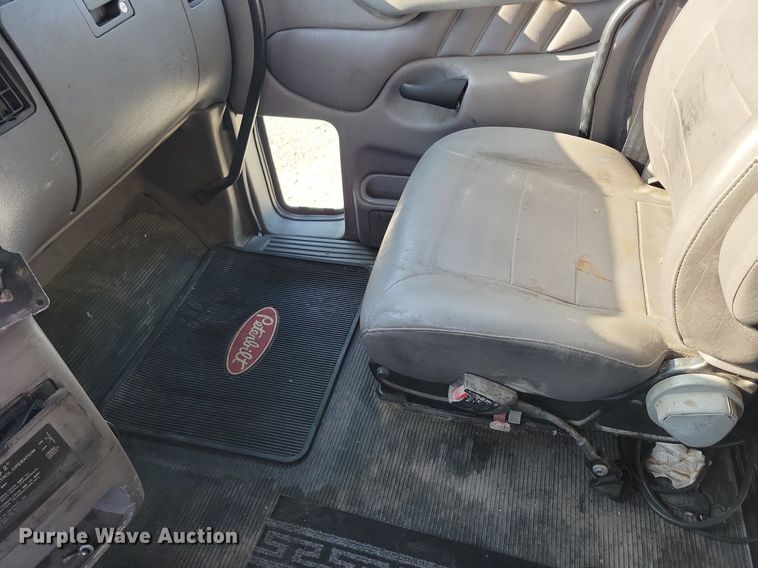 image for item JO9464 2005 Peterbilt 387 semi truck