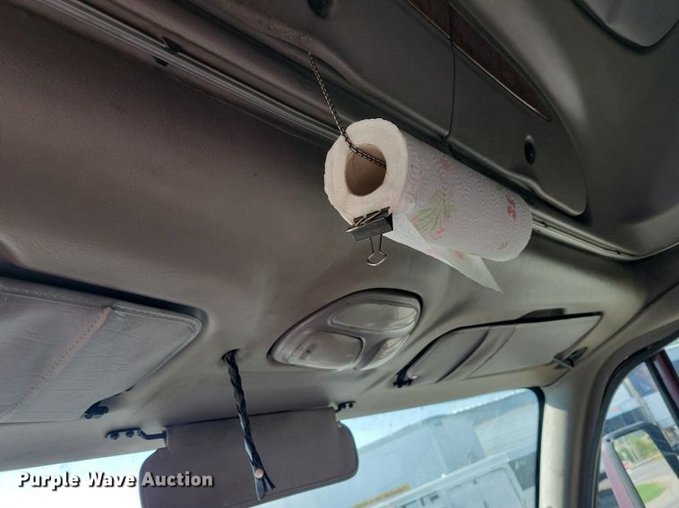 image for item JO9464 2005 Peterbilt 387 semi truck