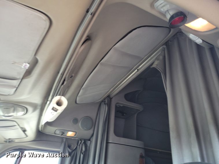 image for item JO9464 2005 Peterbilt 387 semi truck