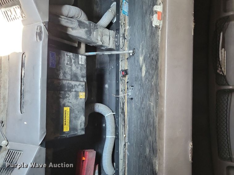 image for item JO9464 2005 Peterbilt 387 semi truck