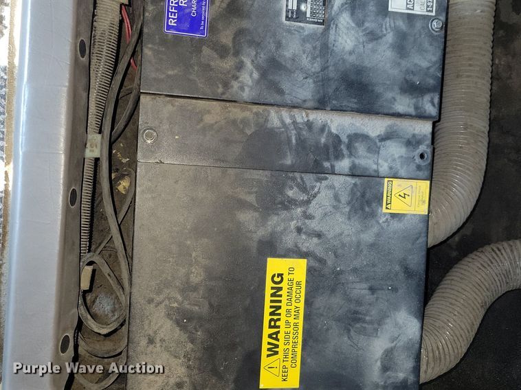 image for item JO9464 2005 Peterbilt 387 semi truck