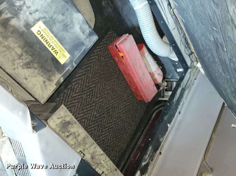 image for item JO9464 2005 Peterbilt 387 semi truck