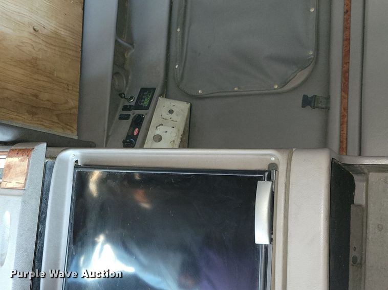 image for item JO9464 2005 Peterbilt 387 semi truck