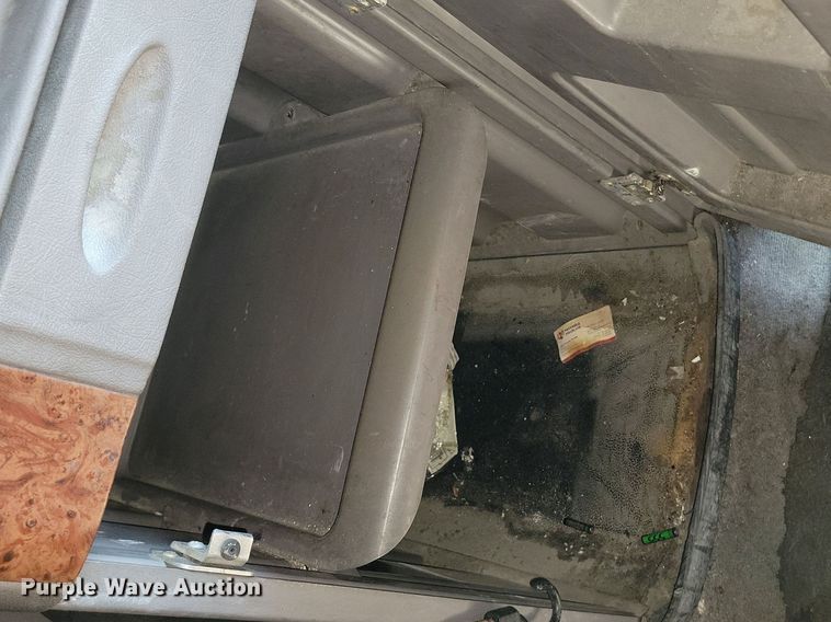 image for item JO9464 2005 Peterbilt 387 semi truck