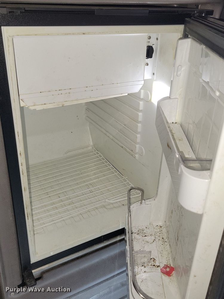 image for item JO9464 2005 Peterbilt 387 semi truck