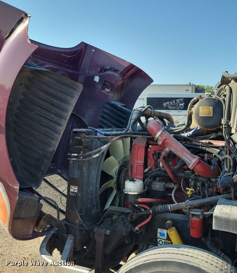 image for item JO9464 2005 Peterbilt 387 semi truck