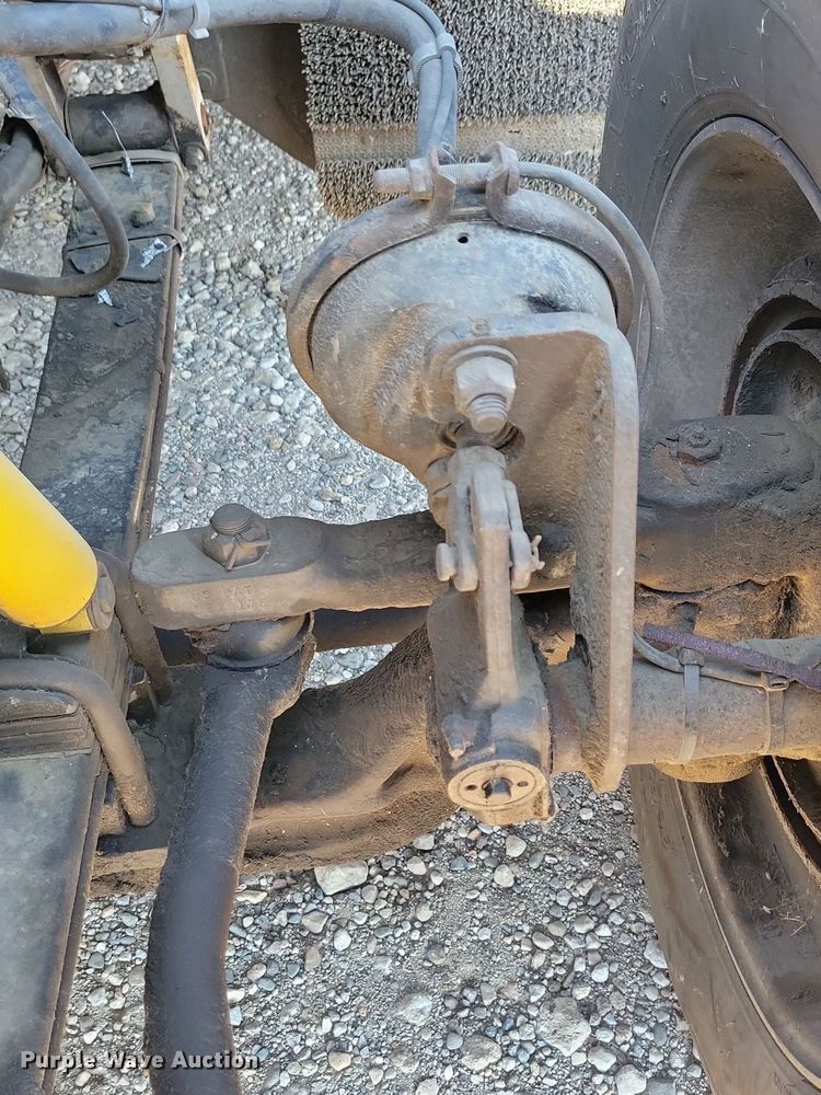 image for item JO9464 2005 Peterbilt 387 semi truck