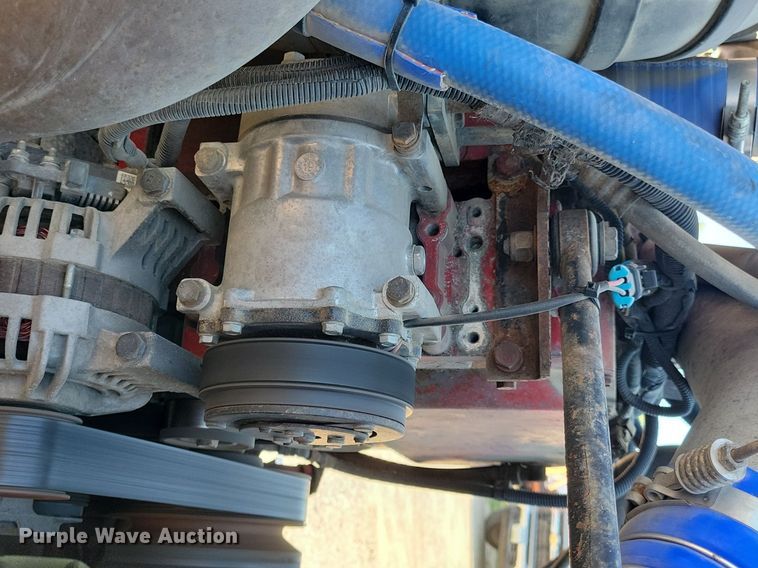 image for item JO9464 2005 Peterbilt 387 semi truck