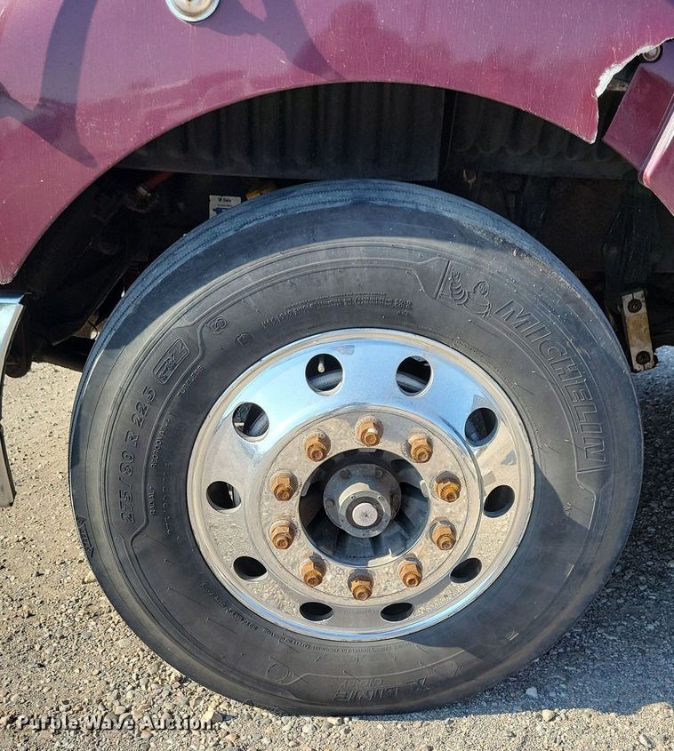 image for item JO9464 2005 Peterbilt 387 semi truck