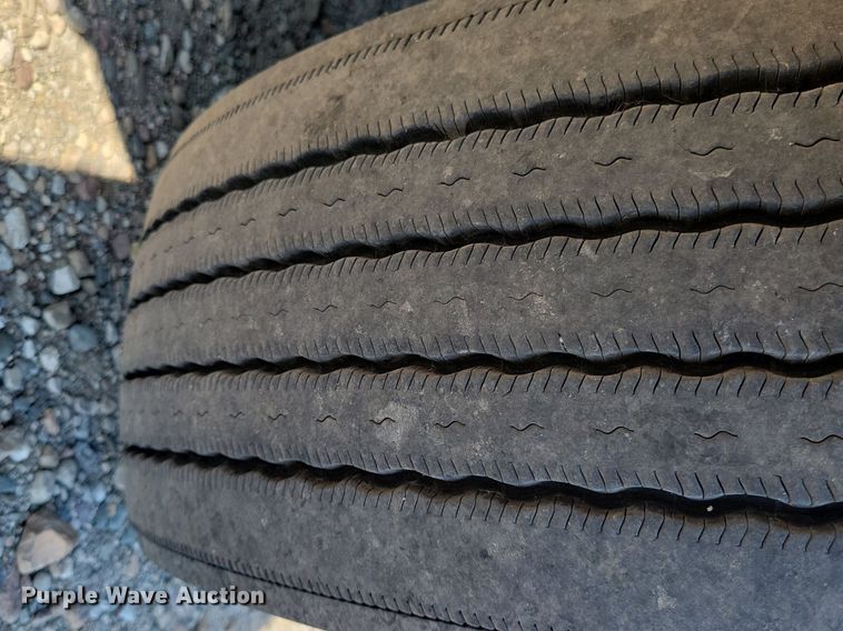 image for item JO9464 2005 Peterbilt 387 semi truck