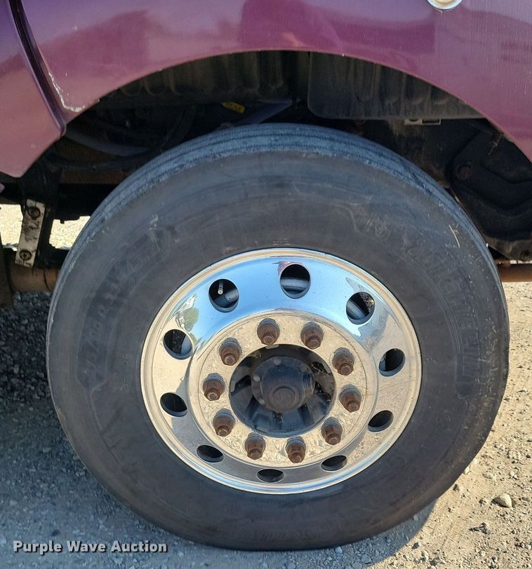 image for item JO9464 2005 Peterbilt 387 semi truck