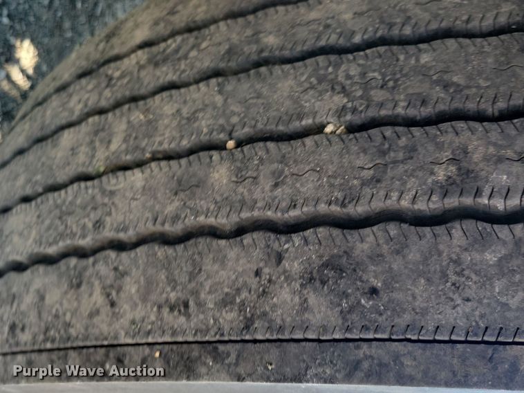 image for item JO9464 2005 Peterbilt 387 semi truck